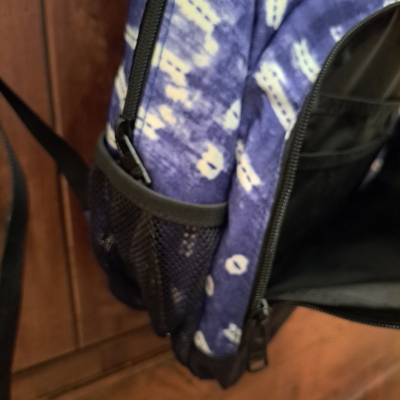 Large Quicksilver backpack. - Picture 3 of 4